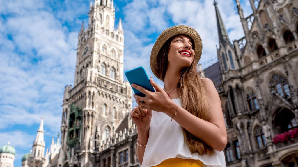 Wenn du als Frau alleine reisen möchtest, bist du hier genau richtig. Wir zeigen dir, wie du deine Reisen sicher und erfüllend gestalten kannst.