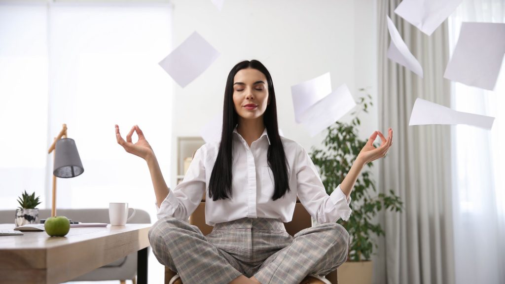 Stressgeplagt? Kein Grund zur Sorge, denn wir zeigen dir, wie du effektiv Stress abbauen kannst.